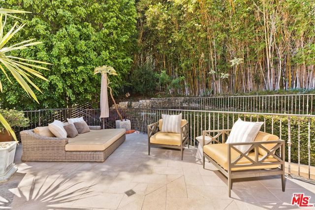 3300 N Knoll Drive, Los Angeles, CA 90068