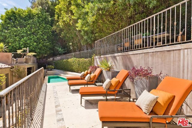3300 N Knoll Drive, Los Angeles, CA 90068