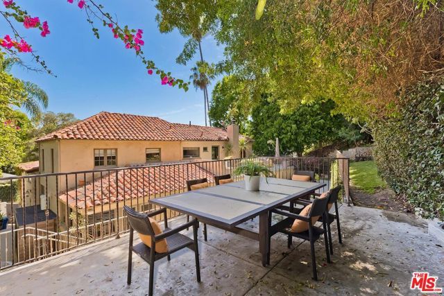 3300 N Knoll Drive, Los Angeles, CA 90068