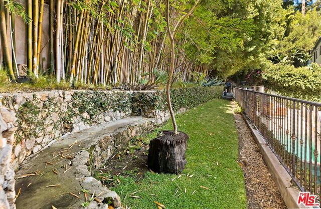 3300 N Knoll Drive, Los Angeles, CA 90068