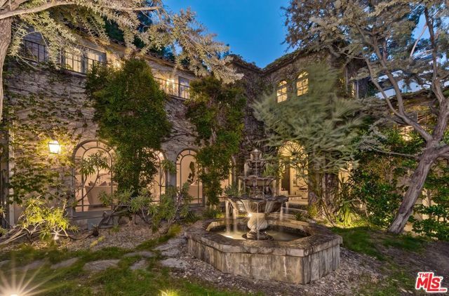 3300 N Knoll Drive, Los Angeles, CA 90068