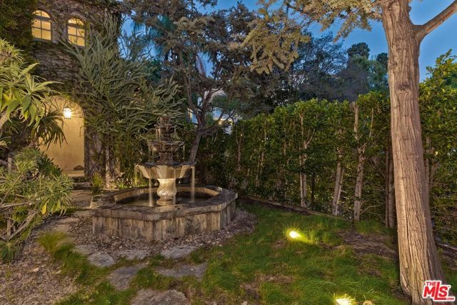 3300 N Knoll Drive, Los Angeles, CA 90068