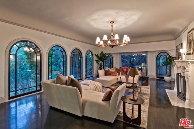 3300 N Knoll Drive, Los Angeles, CA 90068
