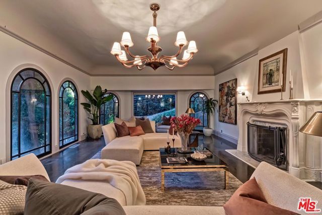 3300 N Knoll Drive, Los Angeles, CA 90068