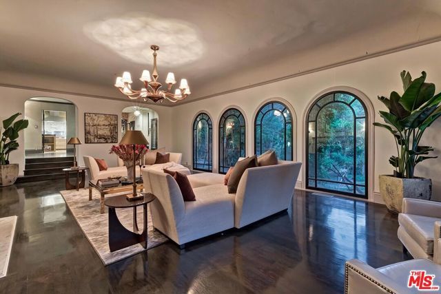 3300 N Knoll Drive, Los Angeles, CA 90068