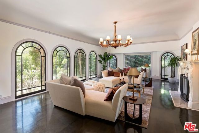 3300 N Knoll Drive, Los Angeles, CA 90068