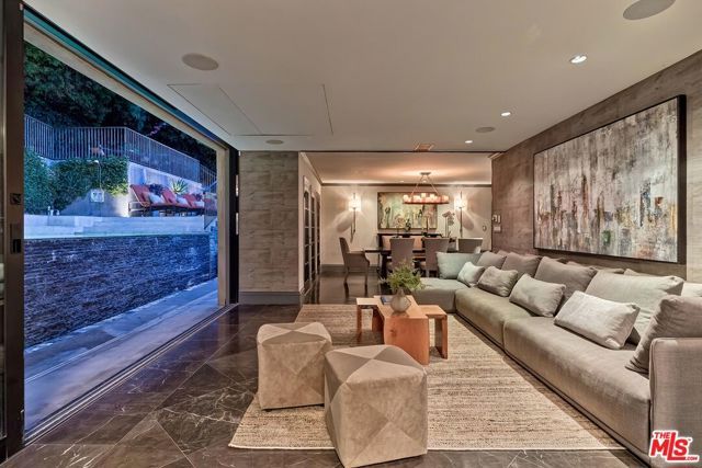 3300 N Knoll Drive, Los Angeles, CA 90068
