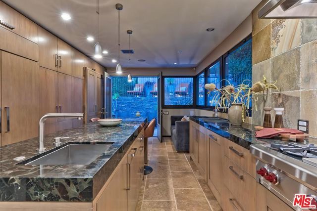 3300 N Knoll Drive, Los Angeles, CA 90068