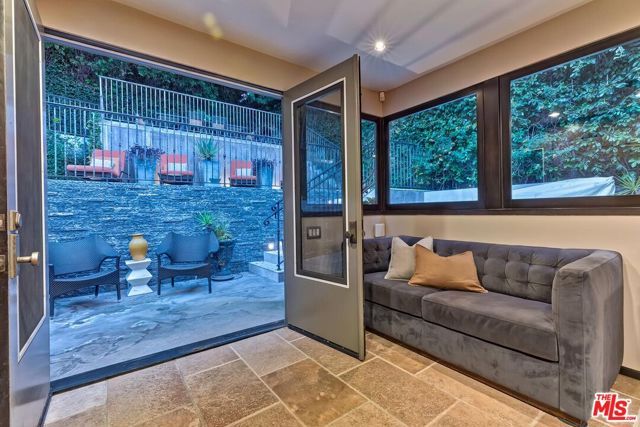 3300 N Knoll Drive, Los Angeles, CA 90068