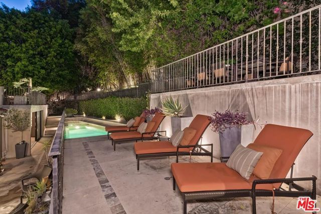 3300 N Knoll Drive, Los Angeles, CA 90068