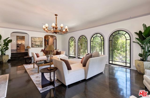 3300 N Knoll Drive, Los Angeles, CA 90068