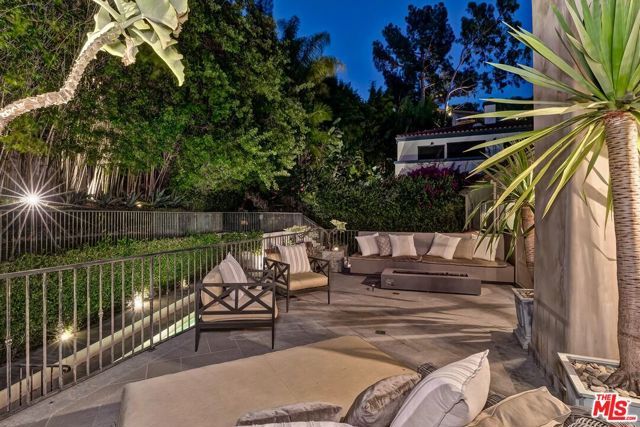 3300 N Knoll Drive, Los Angeles, CA 90068