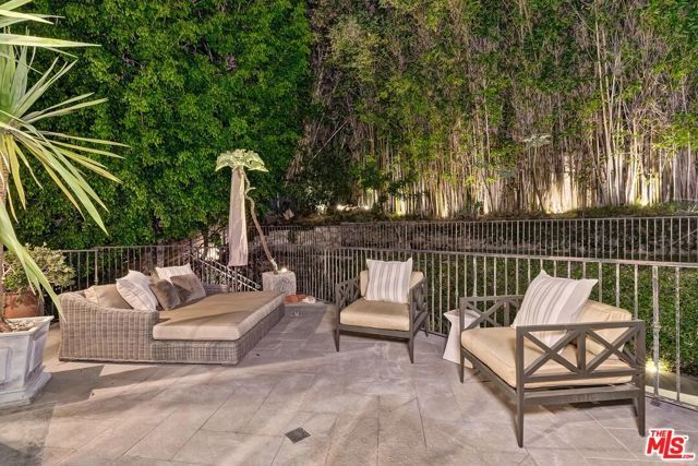 3300 N Knoll Drive, Los Angeles, CA 90068