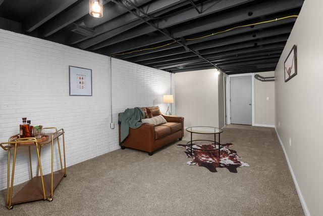 4723 Western Avenue, Davenport, IA 52806