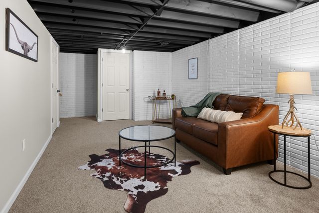 4723 Western Avenue, Davenport, IA 52806