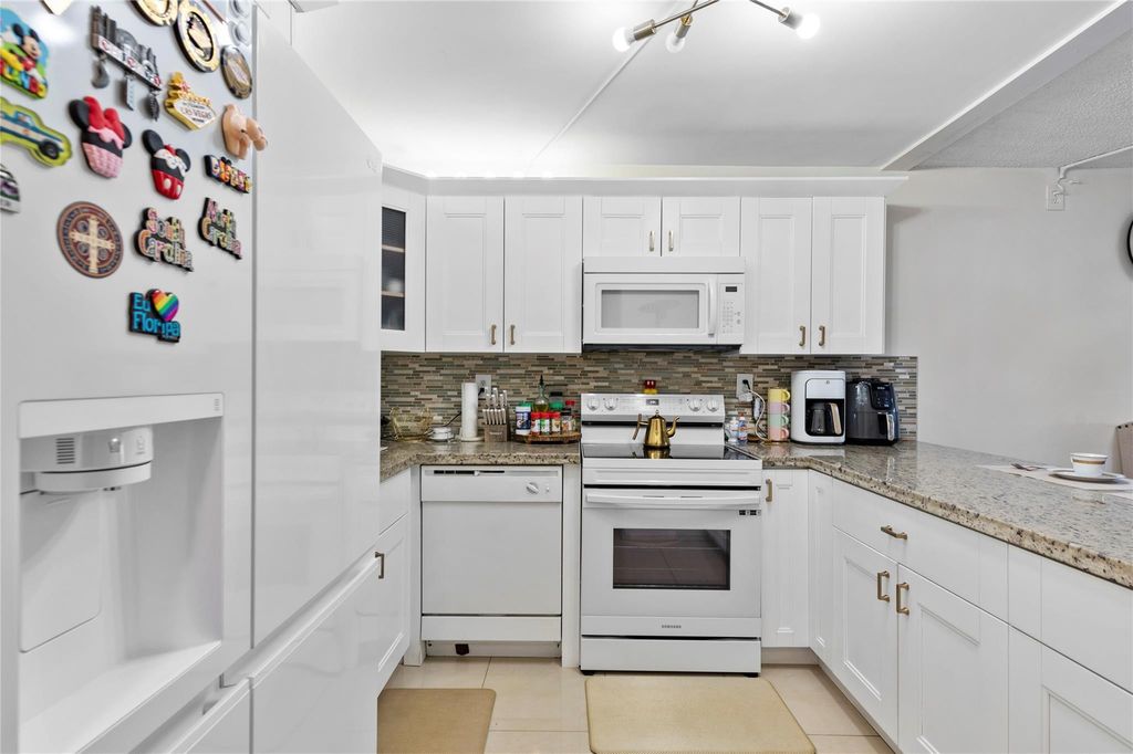 9300 SW 8th Street 102, Boca Raton, FL 33428