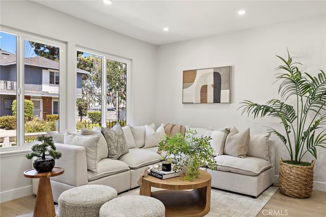 108 Danbury, Costa Mesa, CA 92626