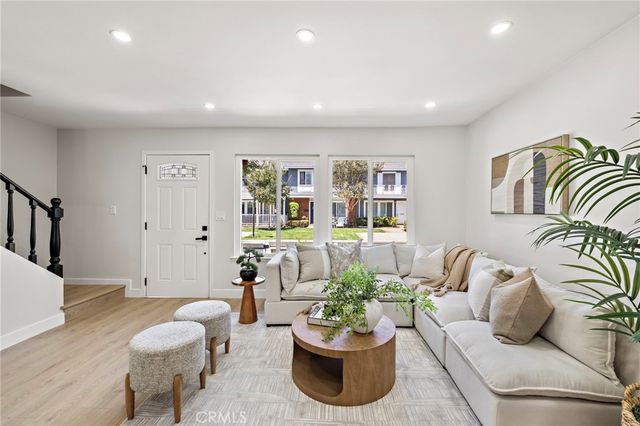 108 Danbury, Costa Mesa, CA 92626