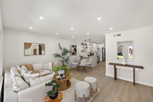 108 Danbury, Costa Mesa, CA 92626