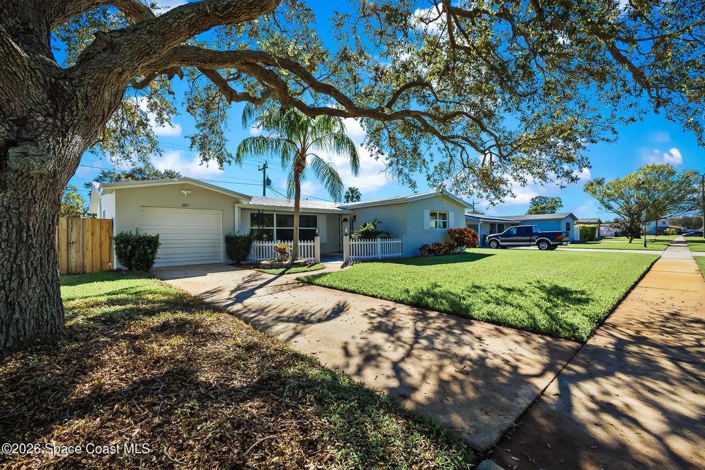 557 Ixora Drive, Melbourne, FL 32935
