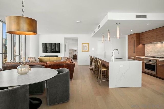 888 W E Street 1801, San Diego, CA 92101