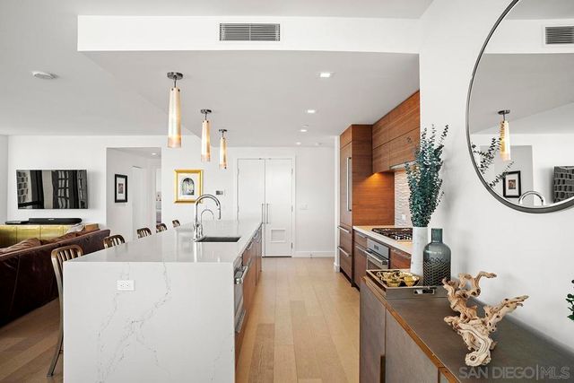 888 W E Street 1801, San Diego, CA 92101