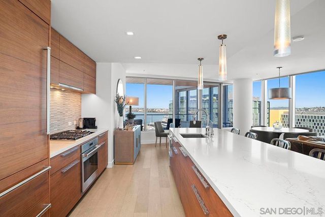 888 W E Street 1801, San Diego, CA 92101