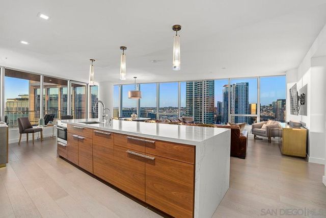 888 W E Street 1801, San Diego, CA 92101