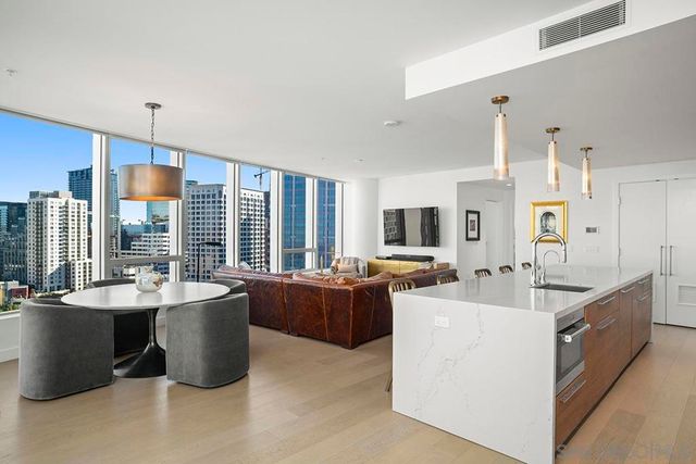 888 W E Street 1801, San Diego, CA 92101