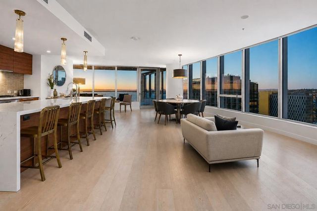 888 W E Street 1801, San Diego, CA 92101