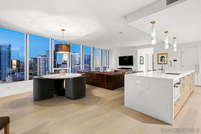 888 W E Street 1801, San Diego, CA 92101