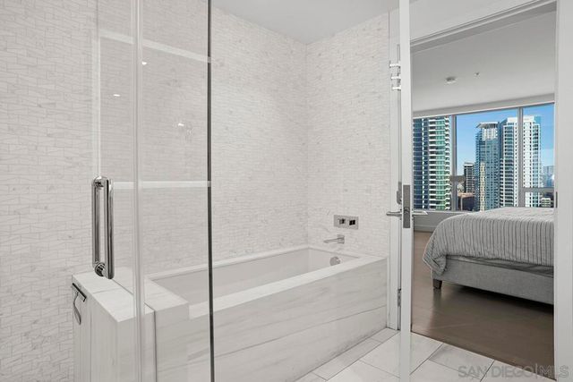 888 W E Street 1801, San Diego, CA 92101