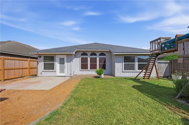 3825 Los Arroyos Dr, Corpus Christi, TX 78414