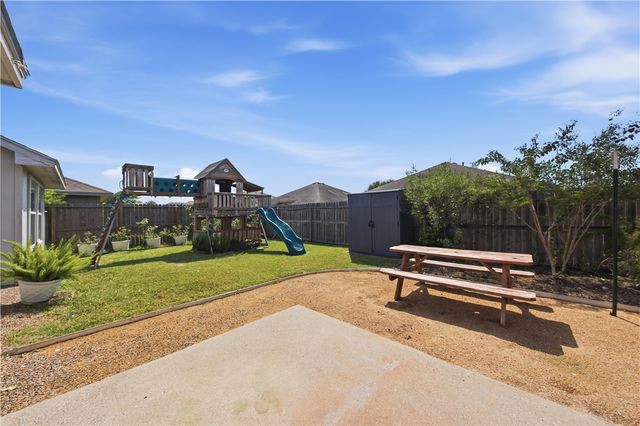 3825 Los Arroyos Dr, Corpus Christi, TX 78414
