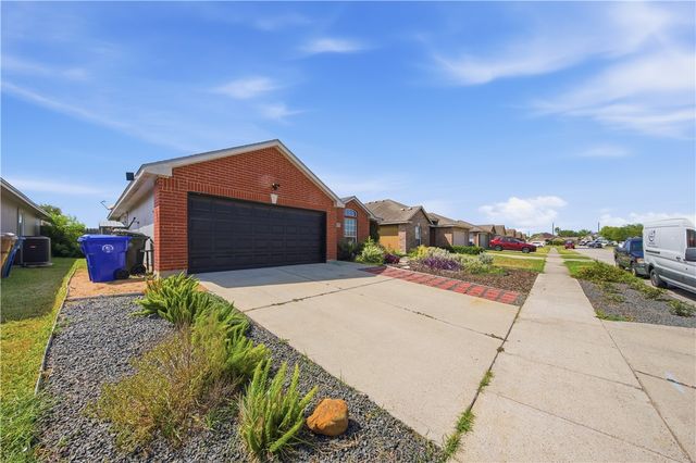3825 Los Arroyos Dr, Corpus Christi, TX 78414
