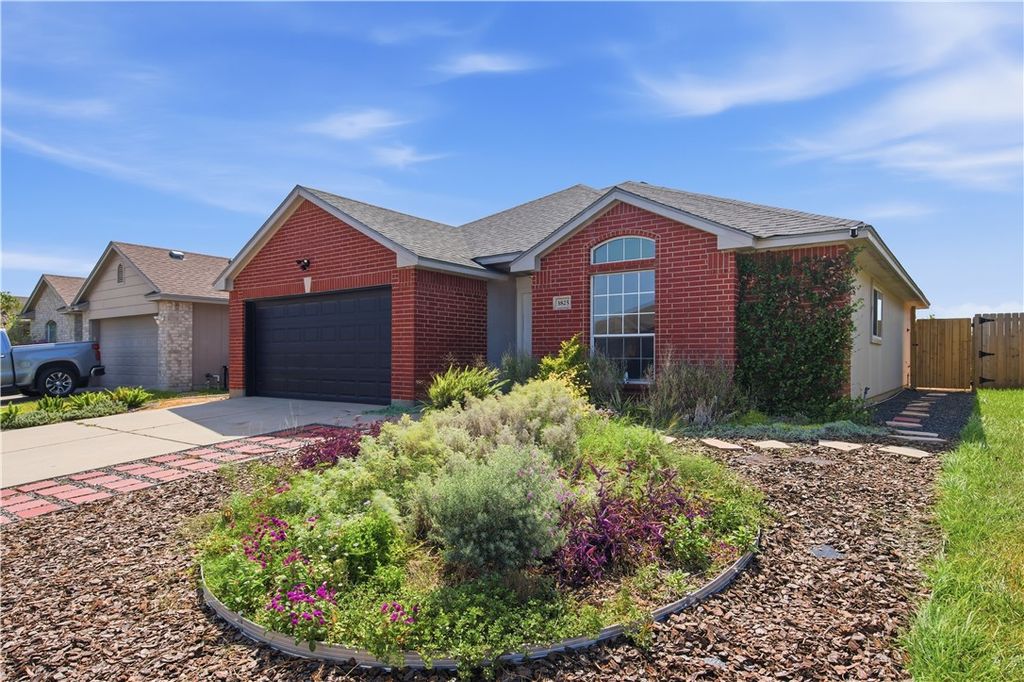 3825 Los Arroyos Dr, Corpus Christi, TX 78414 — photo 2