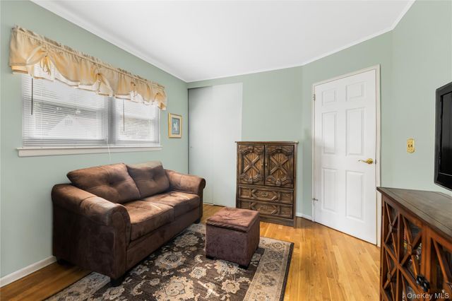 33 Dexter Road, Yonkers, NY 10710