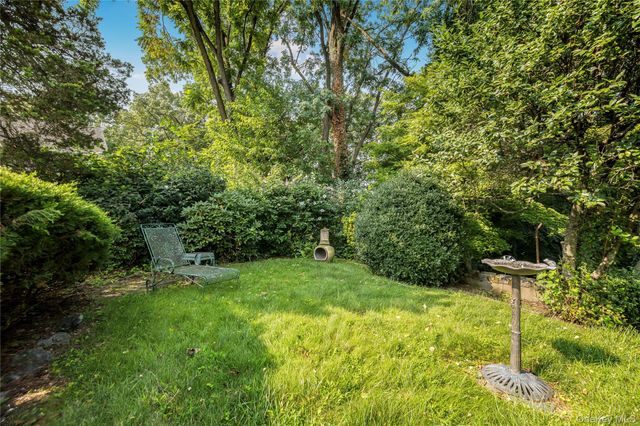 33 Dexter Road, Yonkers, NY 10710