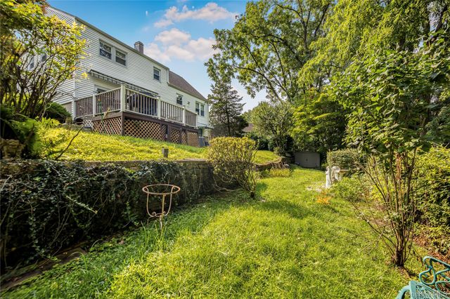 33 Dexter Road, Yonkers, NY 10710