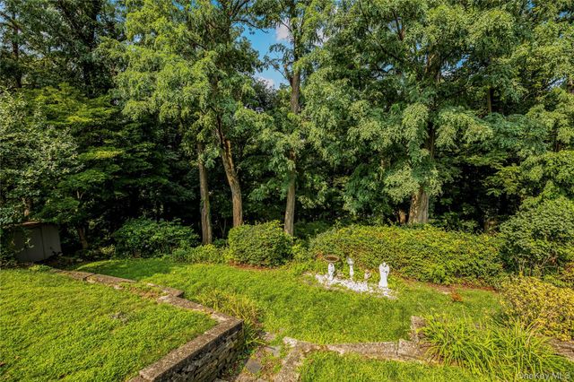 33 Dexter Road, Yonkers, NY 10710