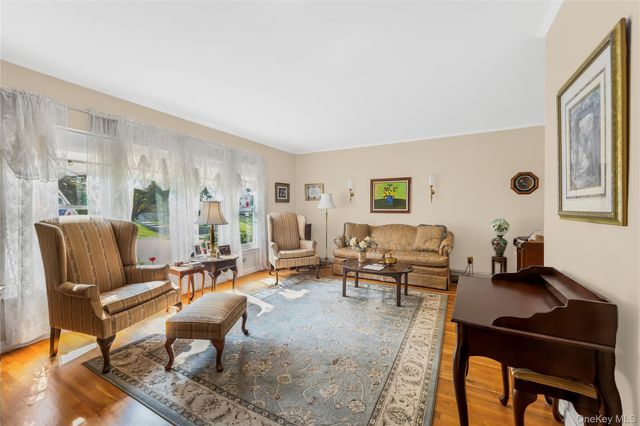 33 Dexter Road, Yonkers, NY 10710