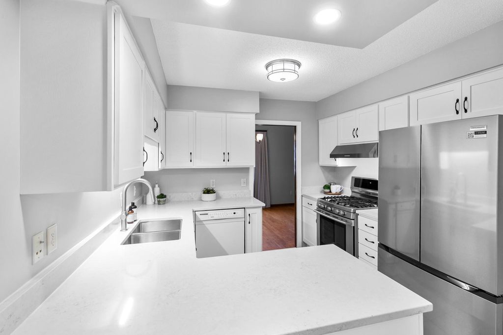4030 Mackubin Street, Shoreview, MN 55126 — photo 4