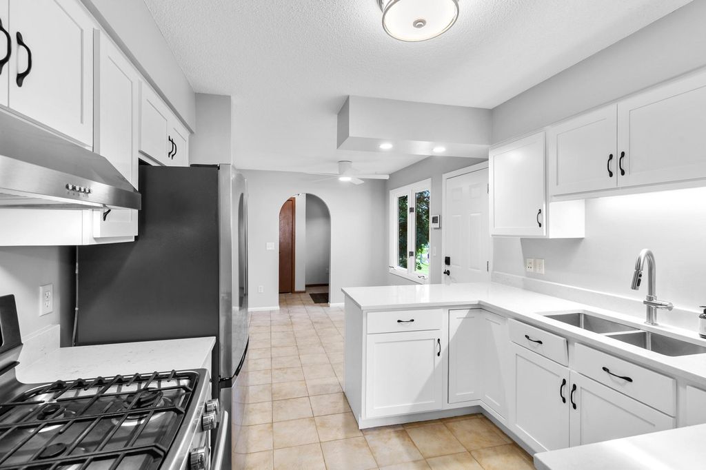 4030 Mackubin Street, Shoreview, MN 55126 — photo 5