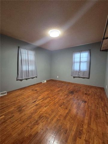 904 S 5th Street, Savannah, MO 64485