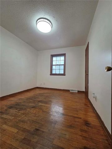 904 S 5th Street, Savannah, MO 64485