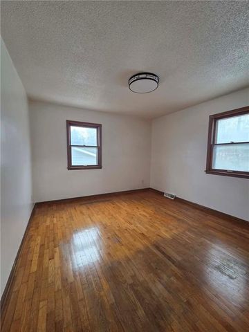 904 S 5th Street, Savannah, MO 64485