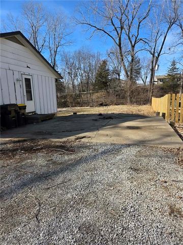 904 S 5th Street, Savannah, MO 64485