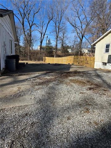 904 S 5th Street, Savannah, MO 64485