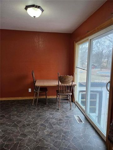 904 S 5th Street, Savannah, MO 64485