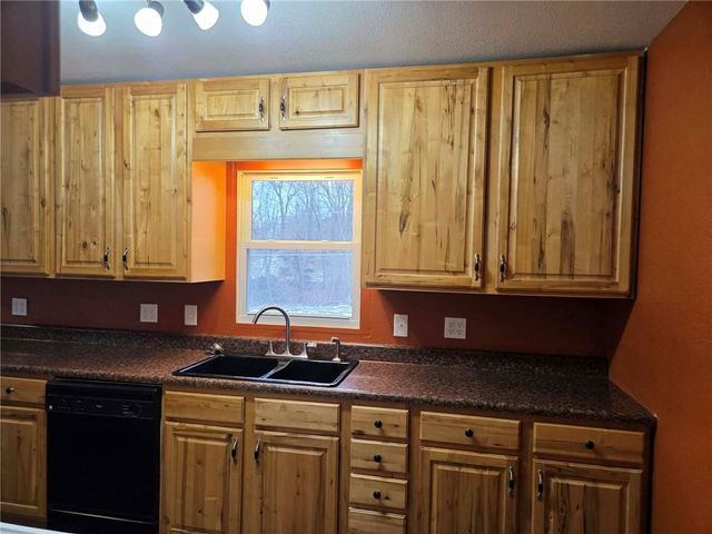 904 S 5th Street, Savannah, MO 64485